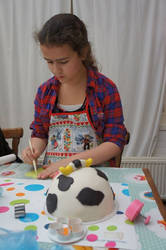 making a cow cake