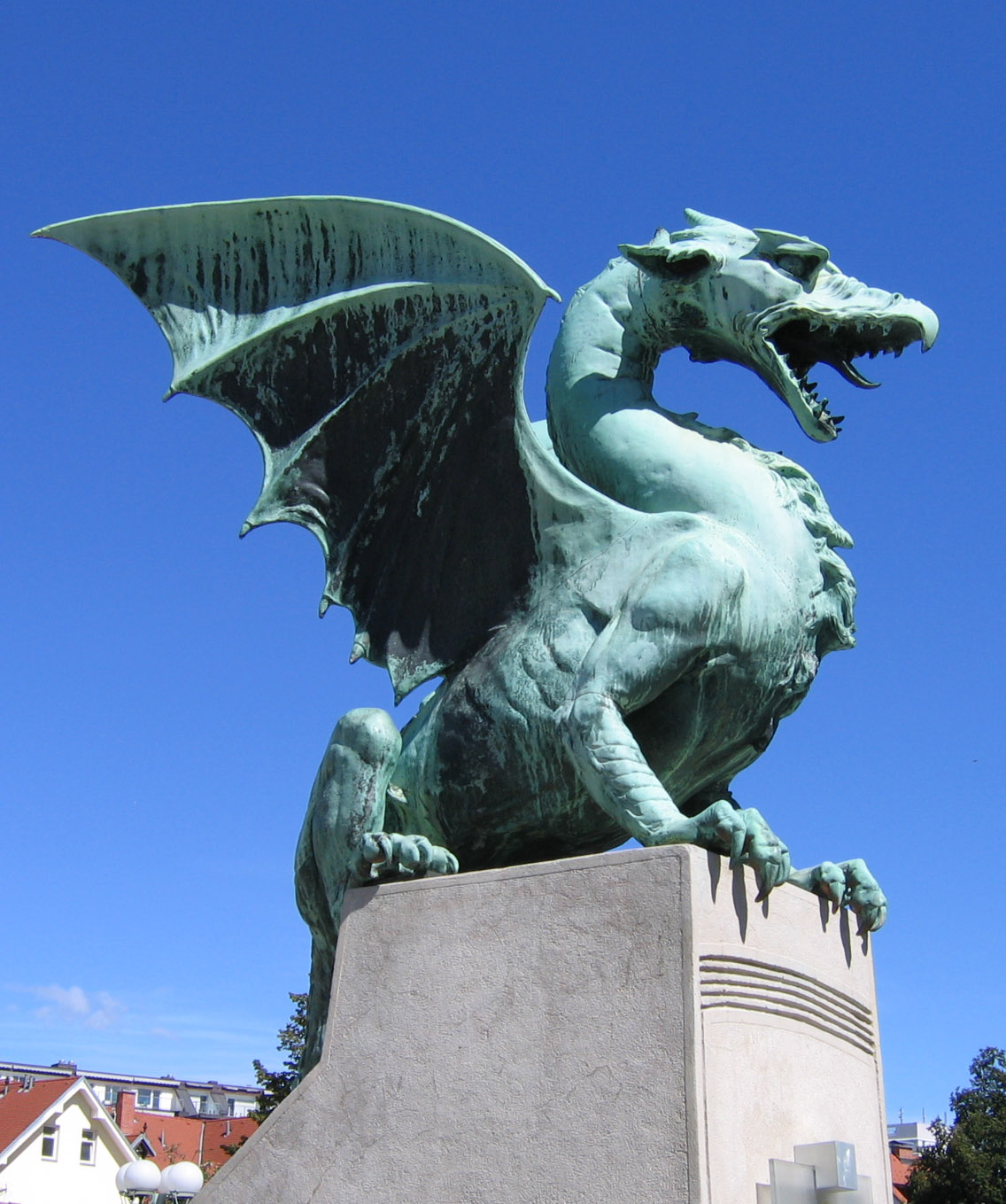 Dragon statue 02