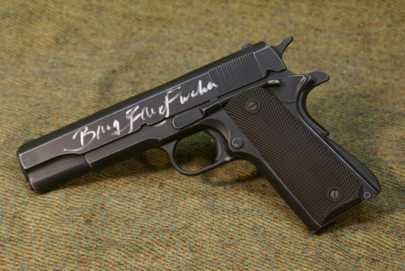 Lance henriksen Autograph gun