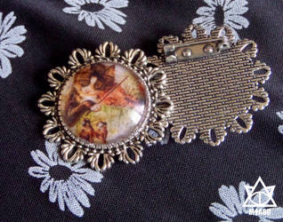 'Cat playing Violin' brooch