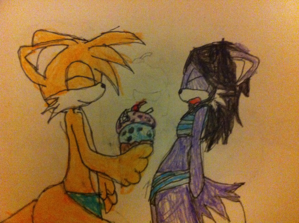 Tails and Milla: Ice cream at the beach