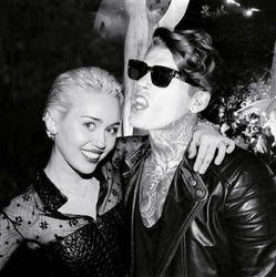 Miley Cyrus y Stephen James