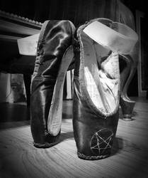 Evil pointe shoes for a black metal swan