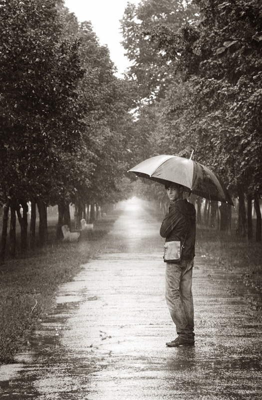 Seul sous la pluie