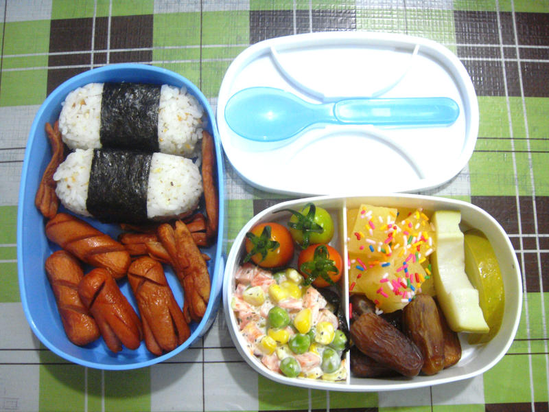 onigiri pineapple date bento