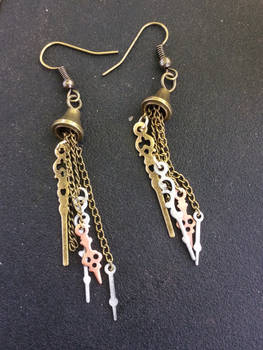 Stealing time earrings (Steampunk)