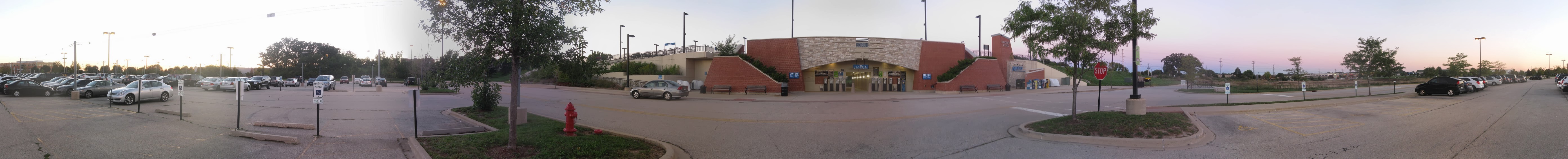 Pingree Road Metra station, Parking lot Level