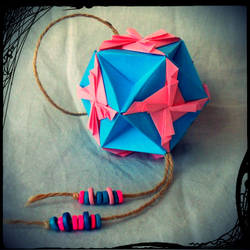 Kusudama: Evening wind, the smell of sea