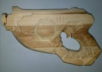 Tracer's Pulse Pistol carved out of Wood