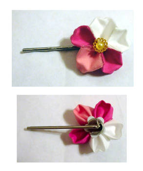 Upside-down flower clip