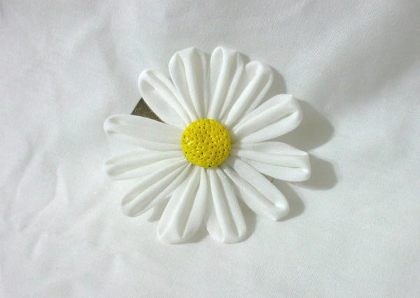 Daisy kanzashi clip