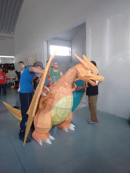 CHARIZARD a escala 1-1 Papercraft