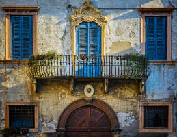 VERONA - Beautiful decay