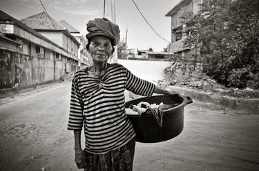 Old woman - Still working