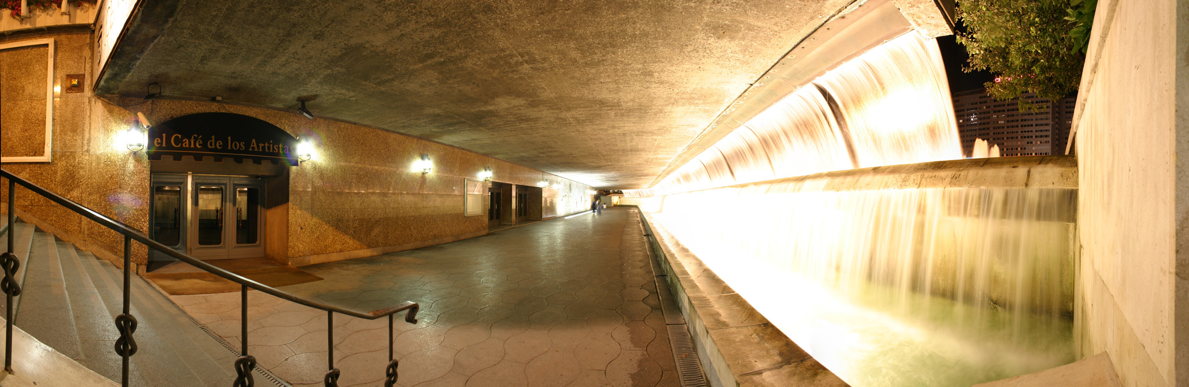 Dentro de la Fuente