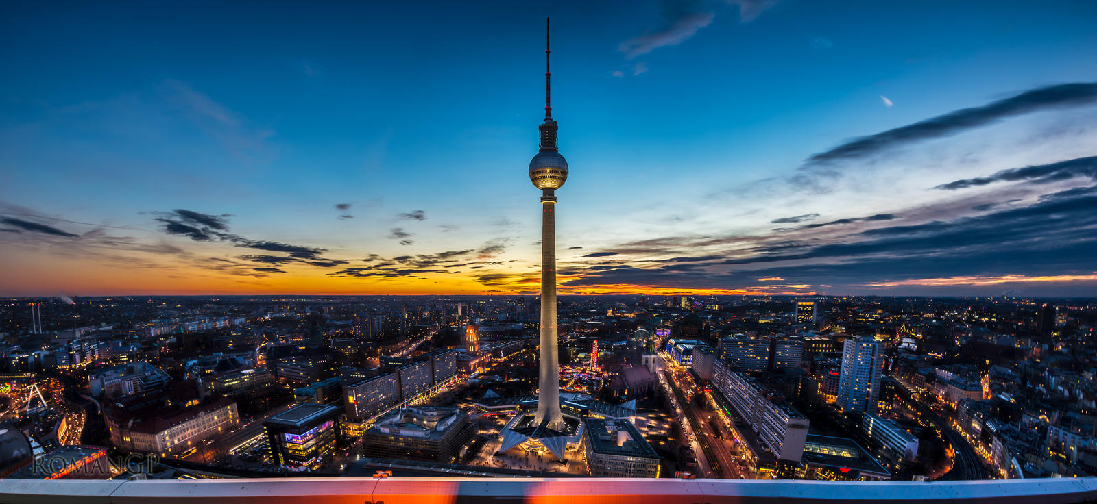 Berliner Fernsehturm at sunset