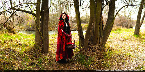 Coslpay Photography: Red Riding Hood