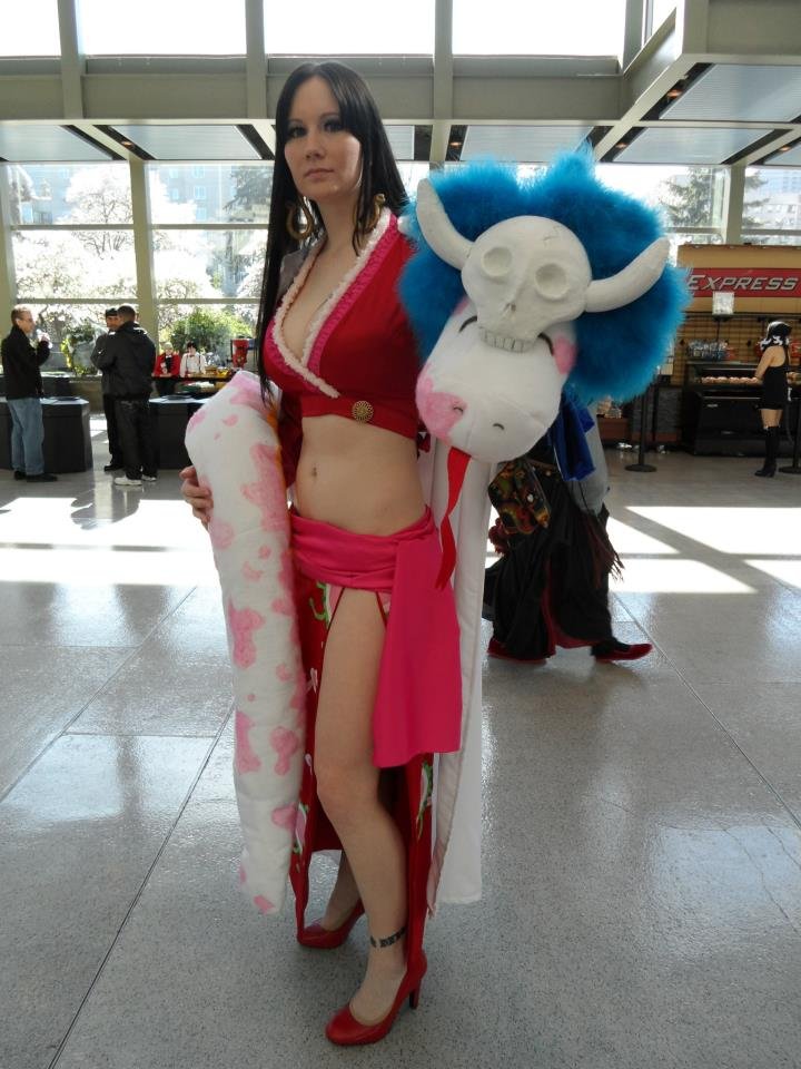 Boa Hancock and Salome cosplay