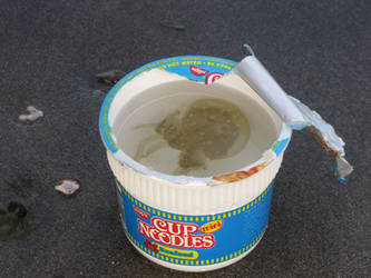 SEAFOOD FLAVORED CUP NOODLES