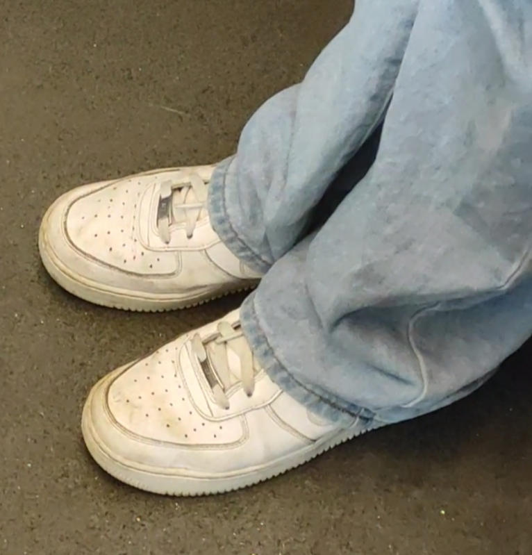 Girl's dirty Nikes by hesrijdo on DeviantArt