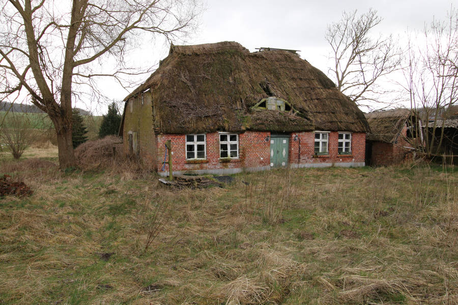 Abandoned Farmhouse Stock 08 by Malleni-Stock