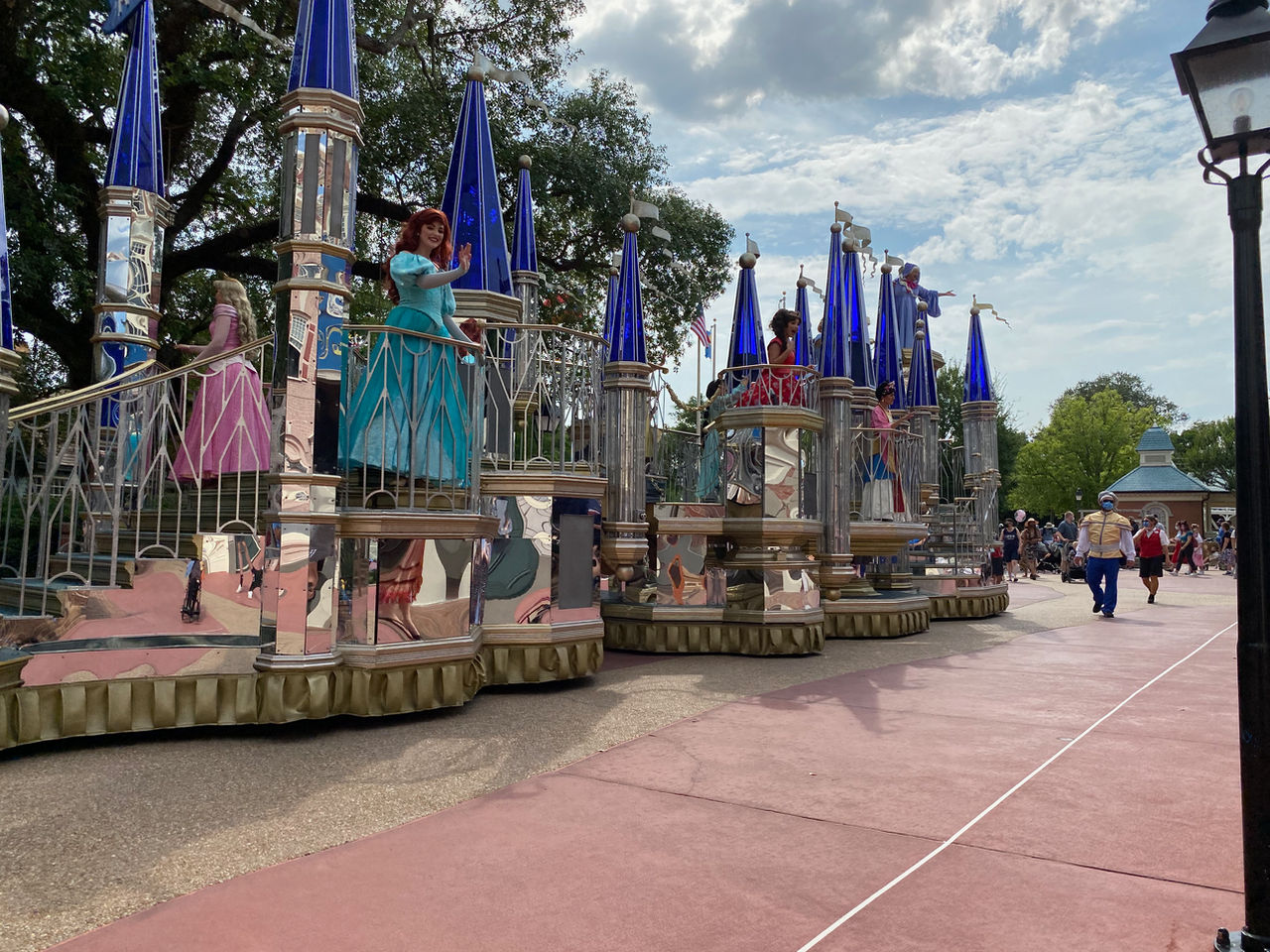Princess Floaty Princess Float in a Cavalcade at MK at WDW by WDWParksGal on DeviantArt