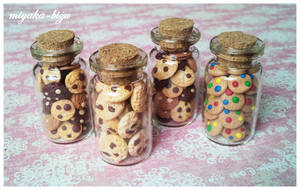 little bottles with cookies