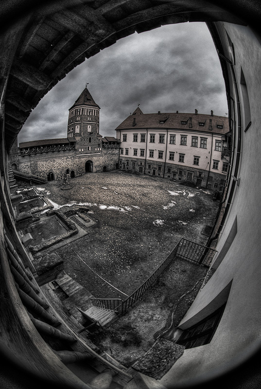 The ghost of Mirsky castle