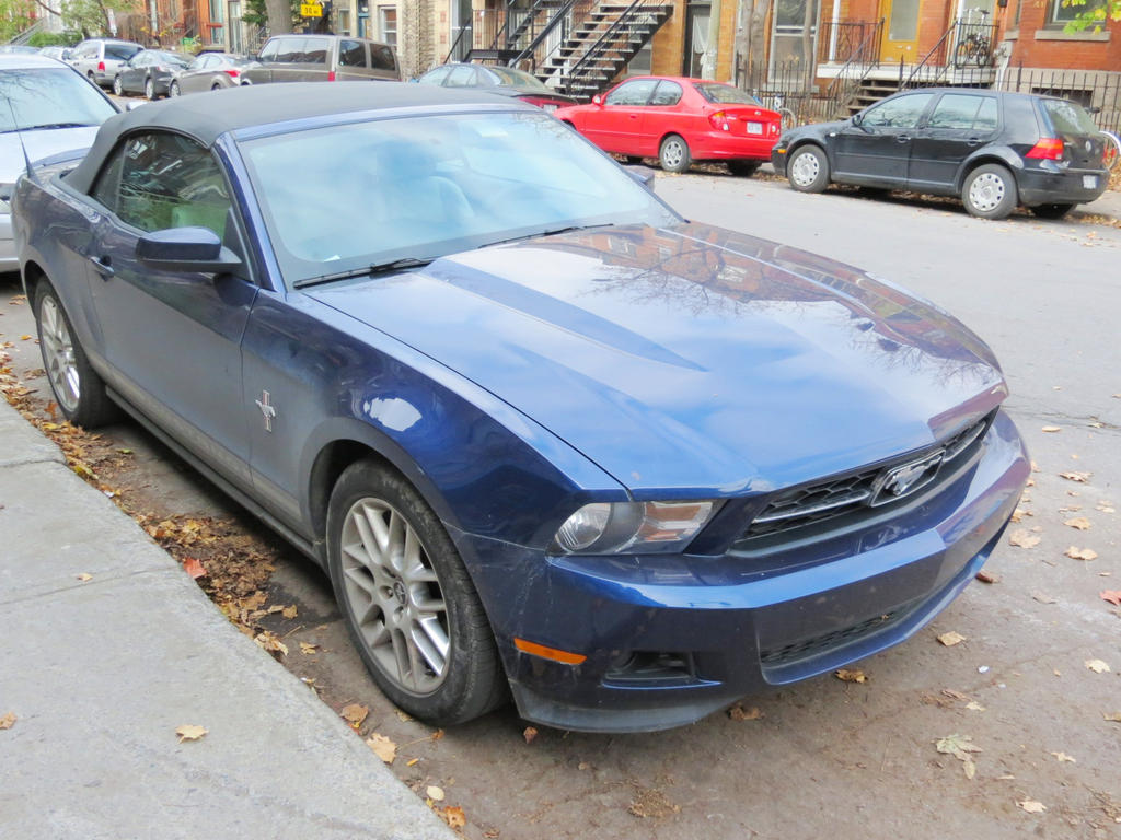 2012 Ford Mustang V6 Premium Convertible - Side