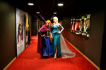 Elsa and Anna on the Frozen premiere - Cosplay