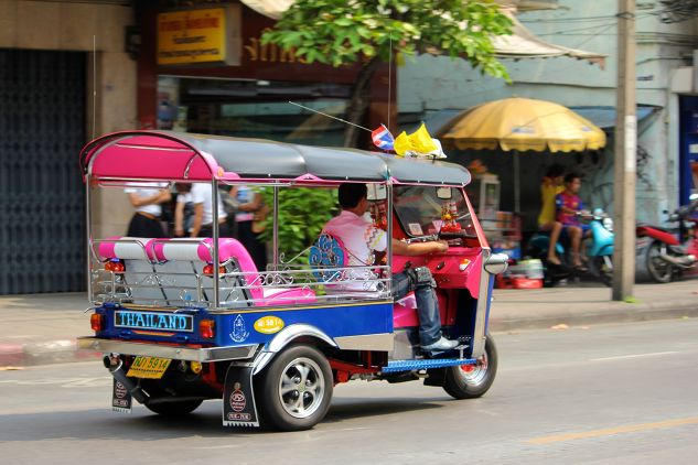 Авто бангкок. Тук-тук транспорт Тайланд. Тук тук Бангкок. Таиланд такси Tuk Tuk. Сонгтео Пхукет.