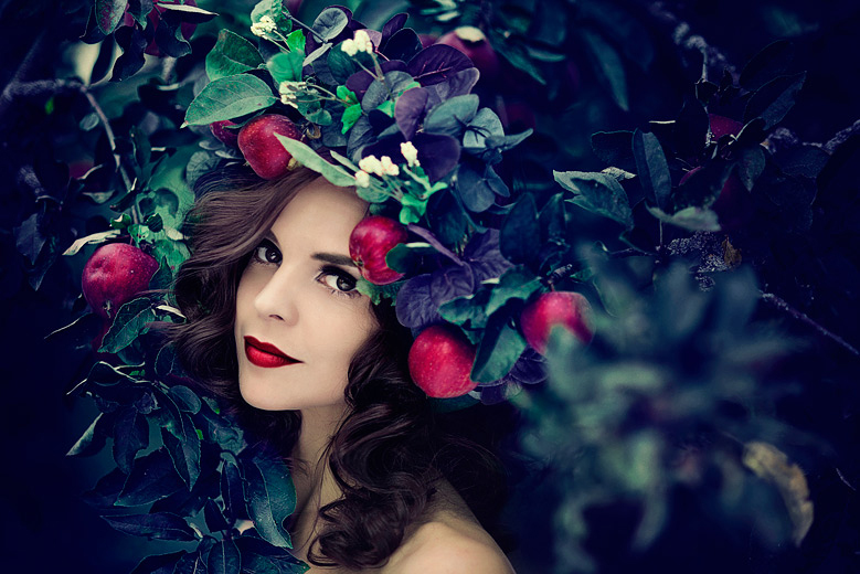 LUCIA IN THE APPLE TREE