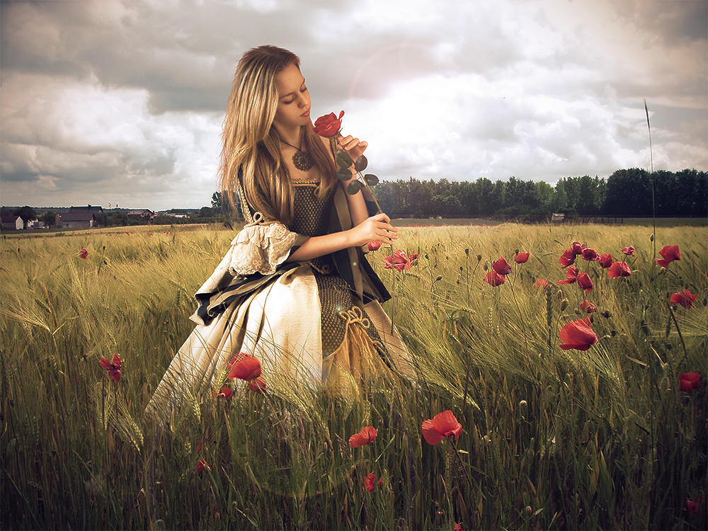 Жить а не проживать песня. Девушка в цветах. Девушка в поле.
