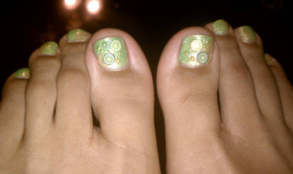 toe nail art... lemon lime