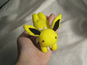 Poke Plushie - Jolteon v2