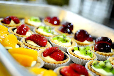 Fruit Tarts by kokweiliang