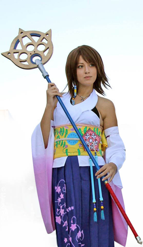 Yuna summoner cosplay