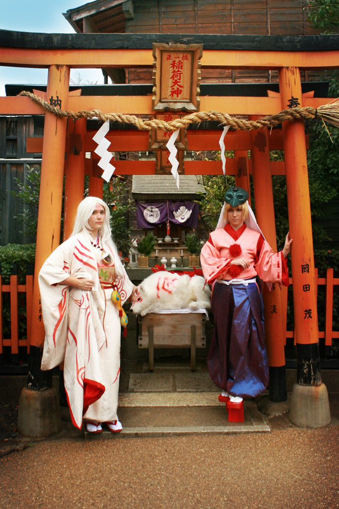 Cosplay: Amaterasu + Waka in Japan