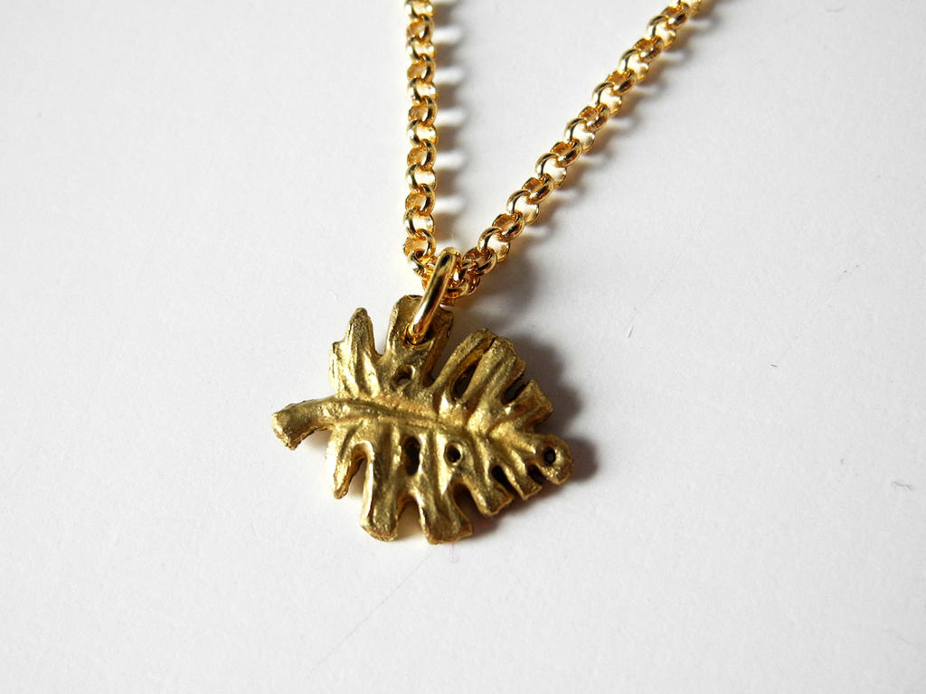 Monstera pendant