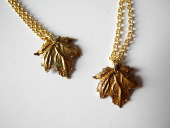 Maple leaf pendant