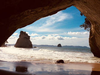 Cathedral cove, NZ or the Windows lockscreen