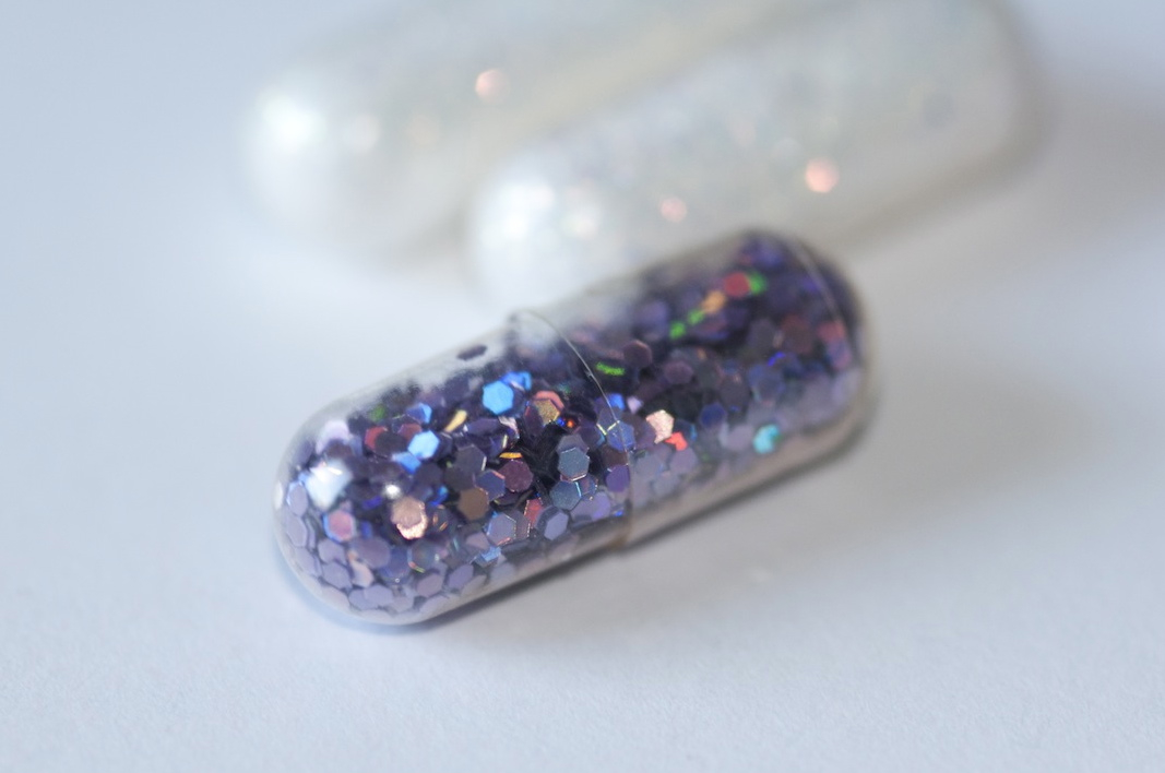 Glitter Pills 07