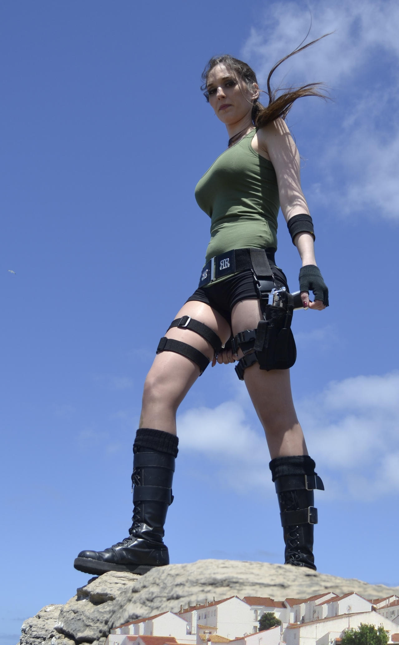 Giantess Lara Croft