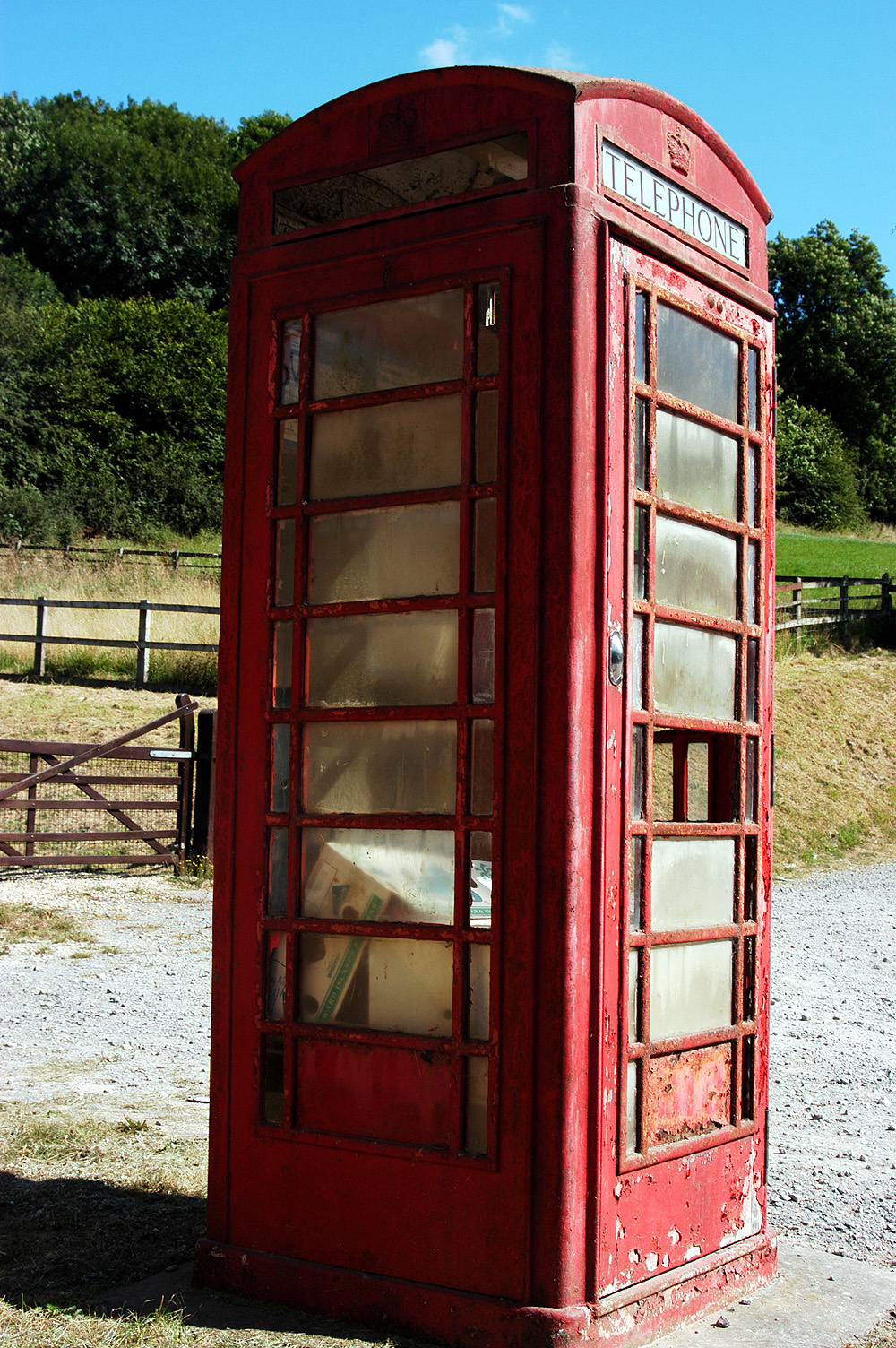 old red phone box