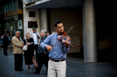 Street musician playing violin in Belgrade