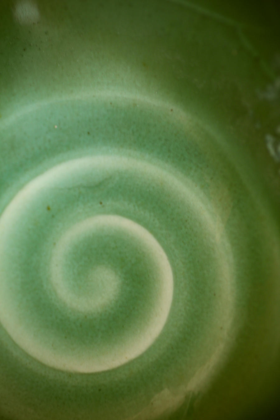 green pottery swirl texture