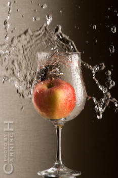 Splashing Apple n.1