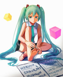 Miku Clipping toenails