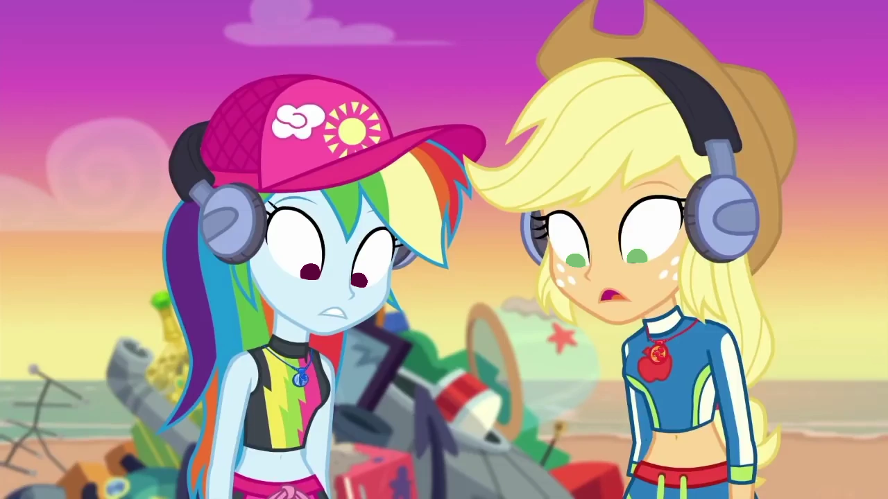 Porno video: Askar qiz dostiga keldi Katta mushuklar bilan porno