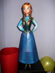 Anna (Frozen) Papercraft